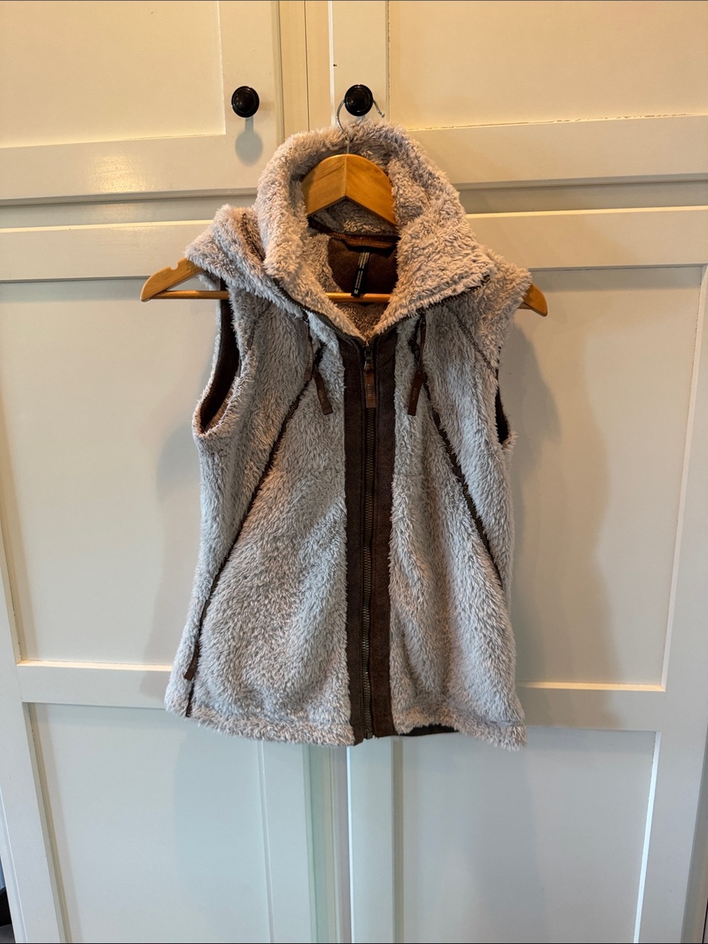 Kuhl Women's Hooded Fleece Vest in Light Gray with Dark Trim